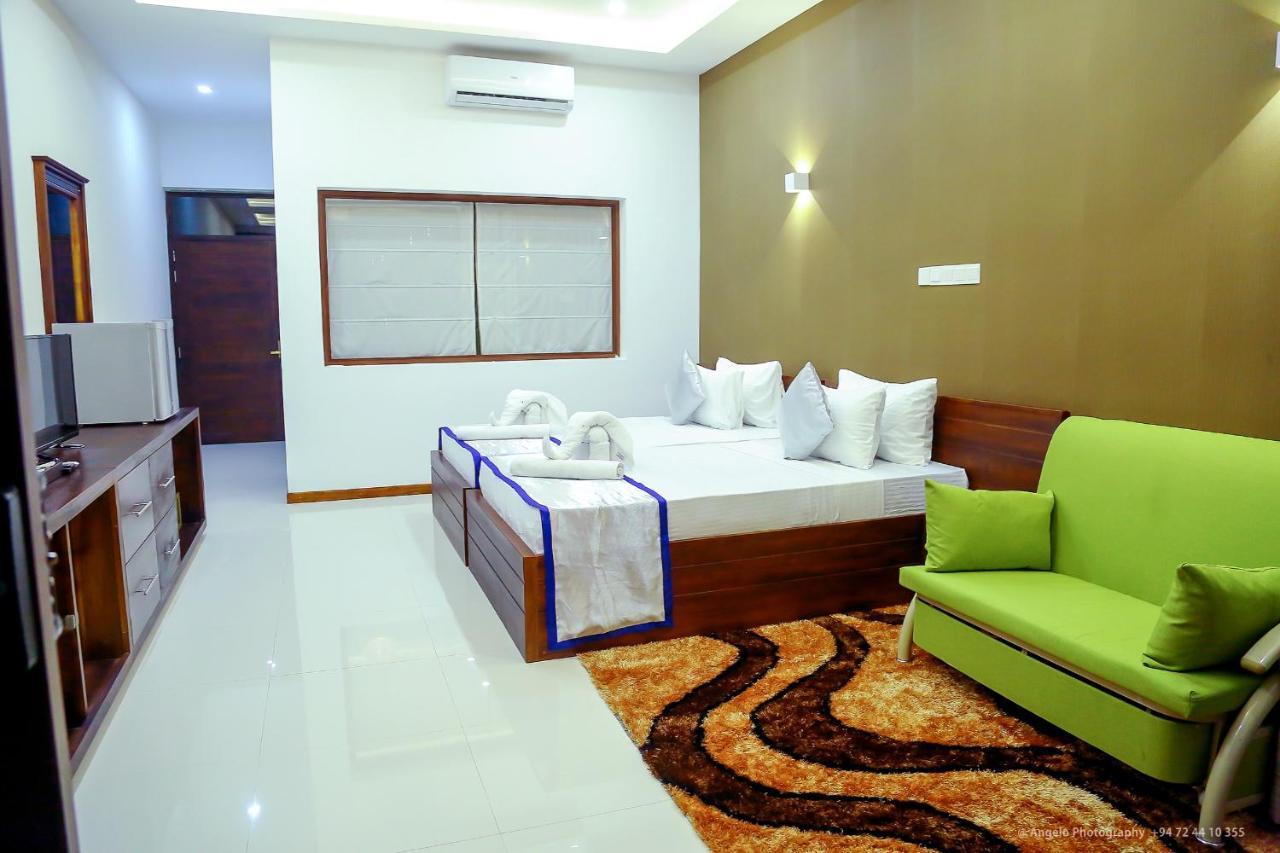 Saru Blue Sapphire Hotel Godakewela Екстериор снимка